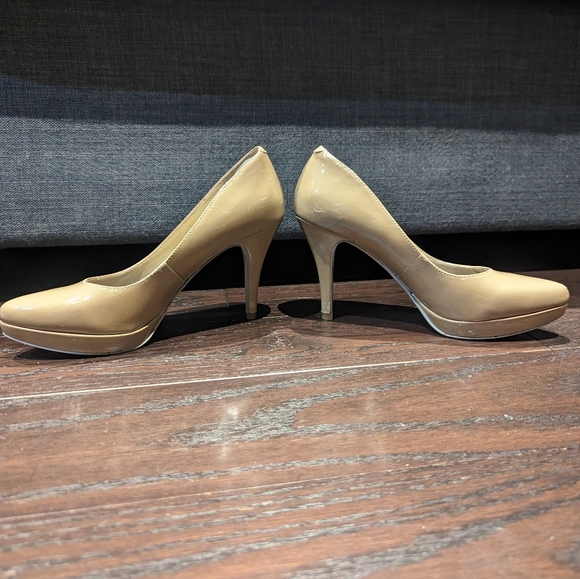Nine West Nude Heels - Picture 3 of 7